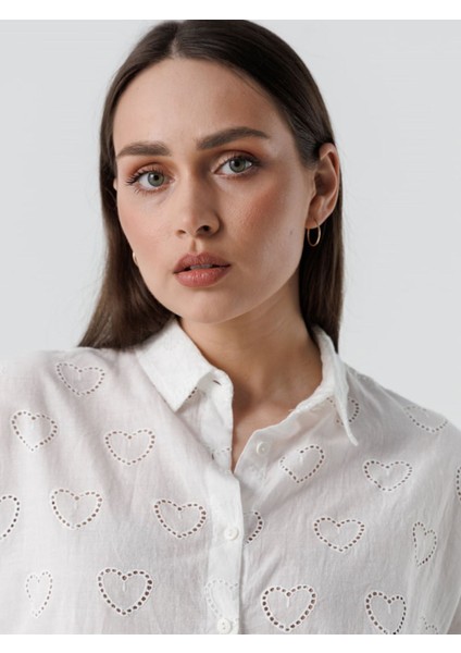 Kadın Beyaz Brode Kalp Desenli Nakış Işlemeli Pamuk Gömlek 12A-2355 indirimleri