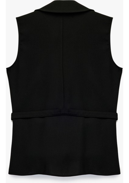 Klasik Yaka Yarım Kemer Detaylı Krep Kolsuz Gömlek fiyatları