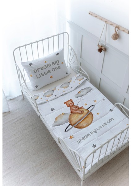 Organik Baskılı Bebek Boy (100X150) Yorgan Seti - Pure Baby Serisi - Yıldız Tutan Ayı