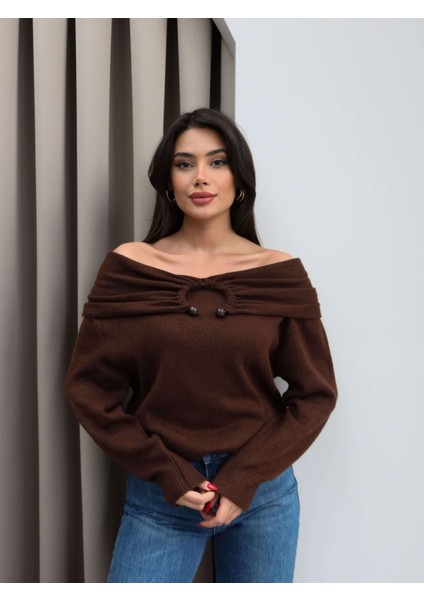 Açık Omuz Aksesuarlı Triko Kazak fırsatları