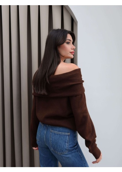 Açık Omuz Aksesuarlı Triko Kazak indirimleri