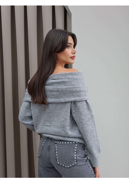 Açık Omuz Aksesuarlı Triko Kazak indirimleri