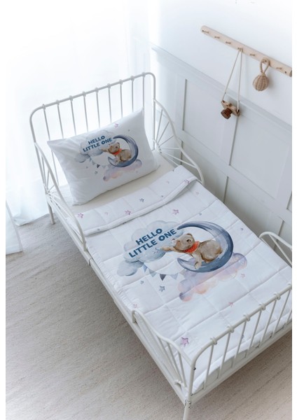 Organik Baskılı Bebek Boy (100X150) Yorgan Seti - Pure Baby Serisi - Aya Uzanan Ayı