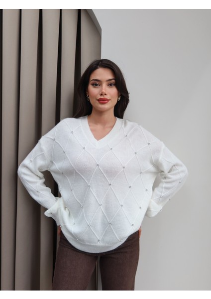 V Yaka Taşlı Triko Kazak