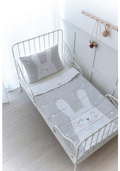 Organik Baskılı Bebek Boy (100X150) Yorgan Seti - Pure Baby Serisi - Gri Zeminli Beyaz Tavşan