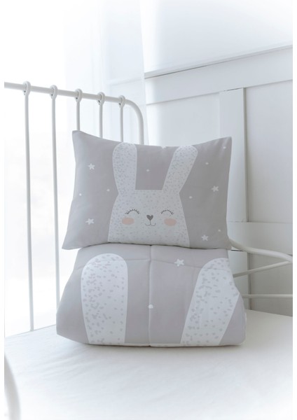 Organik Baskılı Bebek Boy (100X150) Yorgan Seti - Pure Baby Serisi - Gri Zeminli Beyaz Tavşan modelleri