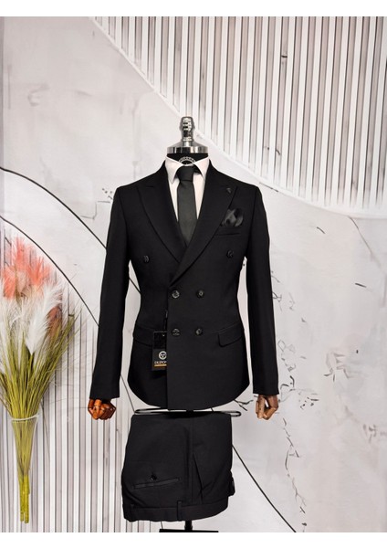 Kırlangıç Yaka Kruvaze Takım Elbise