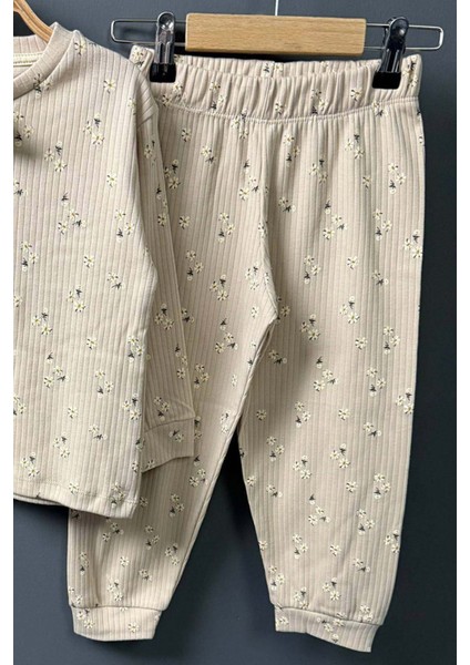 Kız Çocuk Üzeri Papatya Desenli Fitilli Krem Pijama Takımı modelleri