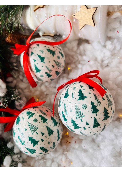 Yılbaşı Çam Ağaç Süsü Yeşil Çam Ağacı Baskılı Kırmızı Fiyonk Beyaz Top Süs 8 cm 3 Lü Paket