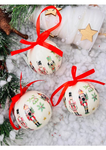 Yılbaşı Çam Ağaç Süsü Kurşun Asker Fındıkkıran Baskılı Kırmızı Fiyonk Beyaz Top Süs 8 cm 3 Lü Paket