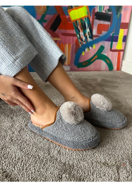 Kadın Sessiz Taban Yumuşak ve Hafif Ponpon Figürlü Peluş Ev Terliği