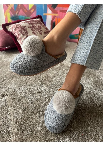 Kadın Sessiz Taban Yumuşak ve Hafif Ponpon Figürlü Peluş Ev Terliği modelleri