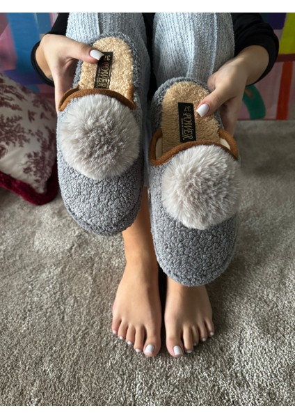 Kadın Sessiz Taban Yumuşak ve Hafif Ponpon Figürlü Peluş Ev Terliği fırsatları