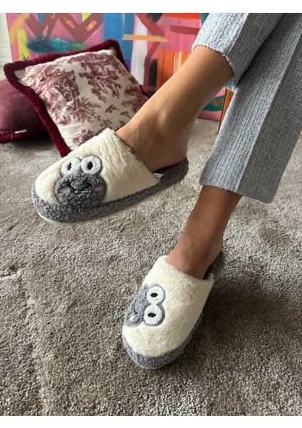 Kadın Sessiz Taban Yumuşak ve Hafif Kurbağa Desenli Peluş Ev Terliği modelleri