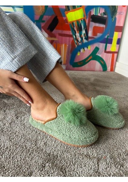 Kadın Sessiz Taban Yumuşak ve Hafif Ponpon Figürlü Peluş Ev Terliği
