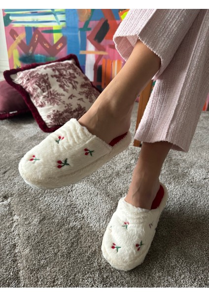 Kadın Sessiz Taban Yumuşak ve Hafif Kiraz Desen Peluş Ev Terliği modelleri