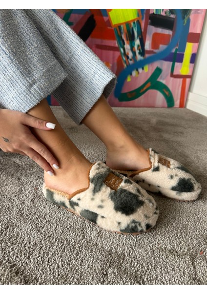 Kadın Sessiz Taban Yumuşak ve Hafif Benek Desenli Peluş Ev Terliği