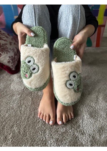 Kadın Sessiz Taban Yumuşak ve Hafif Kurbağa Desenli Peluş Ev Terliği fırsatları