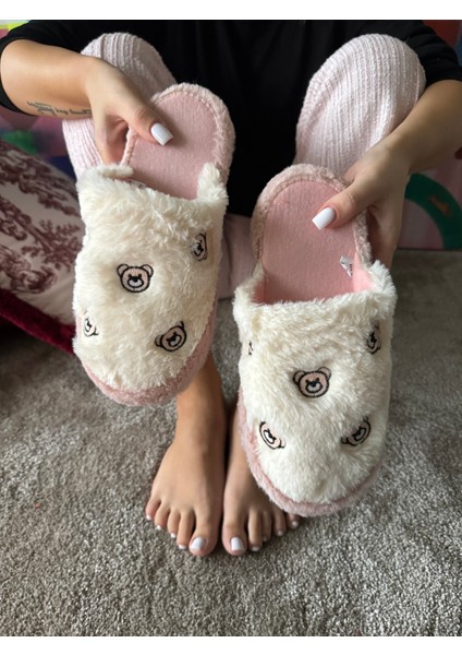 Kadın Sessiz Taban Yumuşak ve Hafif Ayıcık Desenli Peluş Ev Terliği fırsatları