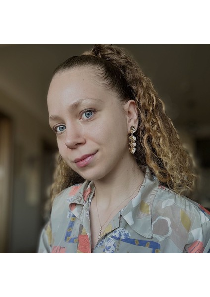 Gold Renk Yaprak Detaylı Sallantılı Küpe fiyatları