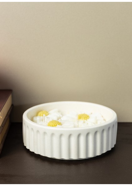 El Yapımı Yasemin Kokulu Soya Mumu – Dayanıklı Mermer Tozu Kap, Dekoratif Papatya Tasarım fiyatları