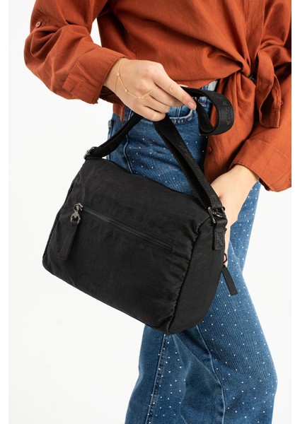 Yumuşak Dokulu Ultra Hafif, Esnek ve Su Geçirmez Polyamid Kumaş Omuz Çantası siyah Model: (571-13-14C) modelleri