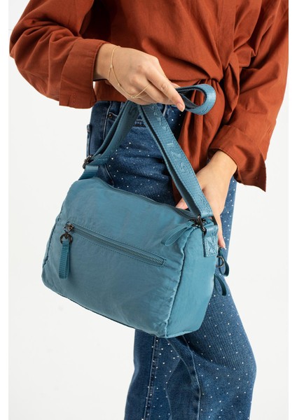 Yumuşak Dokulu Ultra Hafif, Esnek ve Su Geçirmez Polyamid Kumaş Omuz Çantası Mavi Model: (571-13-14C) modelleri