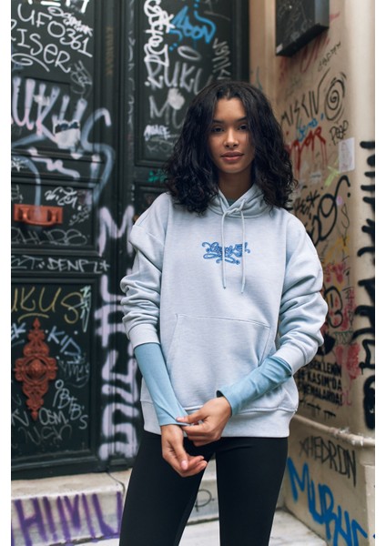 Kadın Nakış Detaylı Kapüşonlu Sweatshirt Mavi Melanj