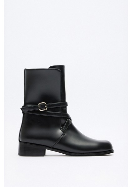 Bot 2513 - Çapraz Kemer Detaylı Siyah Kadın Bot