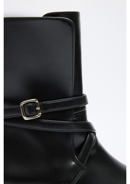 Bot 2513 - Çapraz Kemer Detaylı Siyah Kadın Bot fırsatları