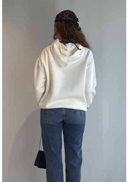 Kadın Kapüşonlu Baskı Detaylı Kanguru Cepli Oversize Sweatshirt