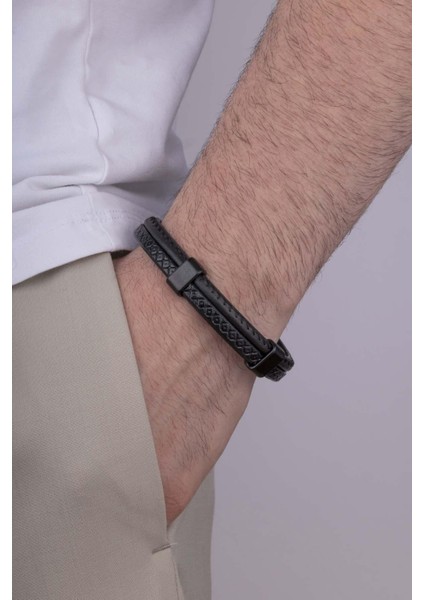 Işlemeli Model Çift Sıra Siyah Renk Erkek Deri Bileklik
