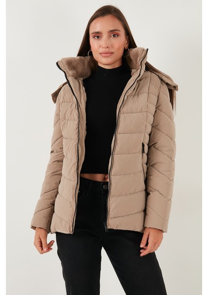 Kapitoneli Slim Fit Çıkarılabilir Kapüşonlu Mont Bayan Mont 497MARA modelleri