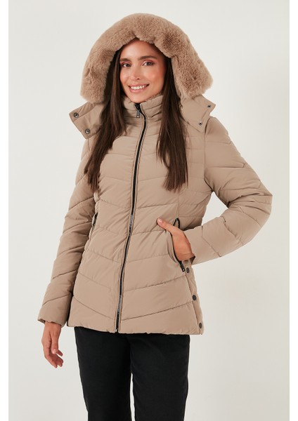 Kapitoneli Slim Fit Çıkarılabilir Kapüşonlu Mont Bayan Mont 497MARA fırsatları