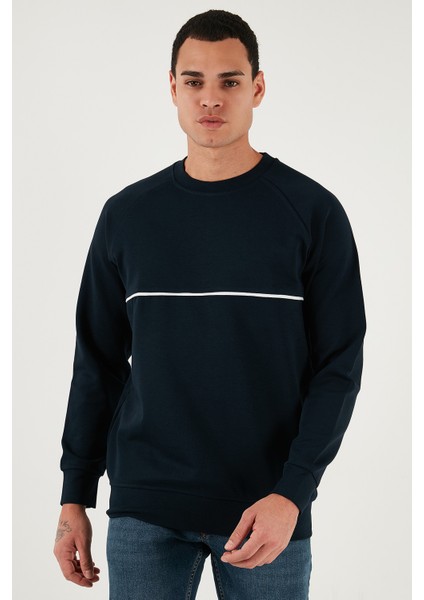 Pamuklu Şerit Detaylı Relaxed Fit Bisiklet Yaka Sweat Erkek Sweat 5901227 fırsatları