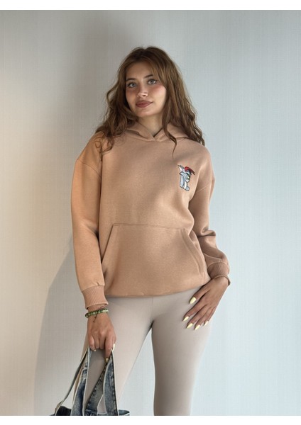 Kadın Kapüşonlu Baskı Detaylı Kanguru Cepli Oversize Sweatshirt modelleri