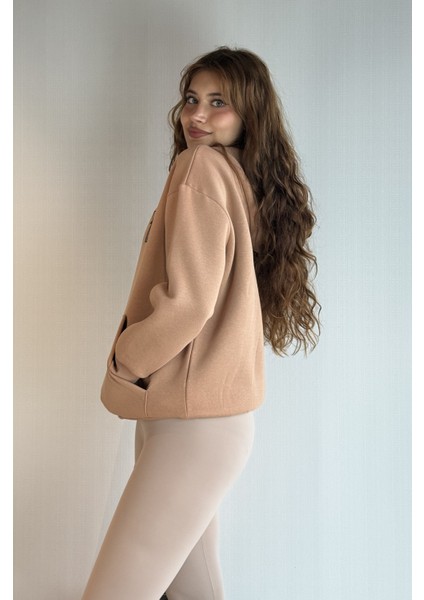 Kadın Kapüşonlu Baskı Detaylı Kanguru Cepli Oversize Sweatshirt indirimleri