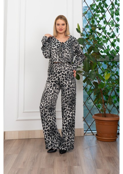 Desenli Önden Bağlamalı Bluz ve Beli Lastikli Boru Paça Pantolon Takım 1255 modelleri