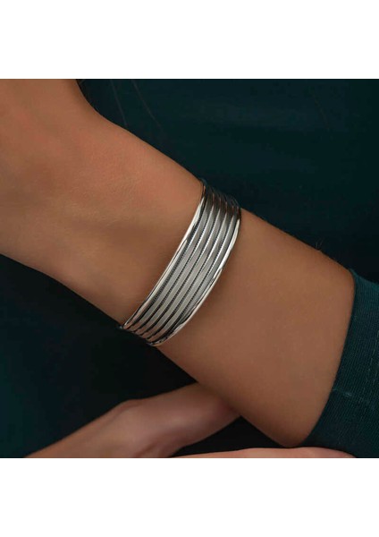 925 Ayar Gümüş Eskitme Desenli Kadın Bilezik Stil Sahibi fırsatları