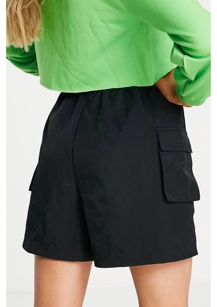 Sportswear Essential Woven High Rise Loose Fit Cargo Short Kadın Dokuma Bol Kesim Kargo Cepli Şort Siyah fiyatları