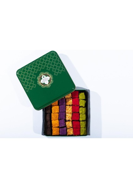 Yeşil Metal Kutu Karışık Baklava Lokum 600 gr