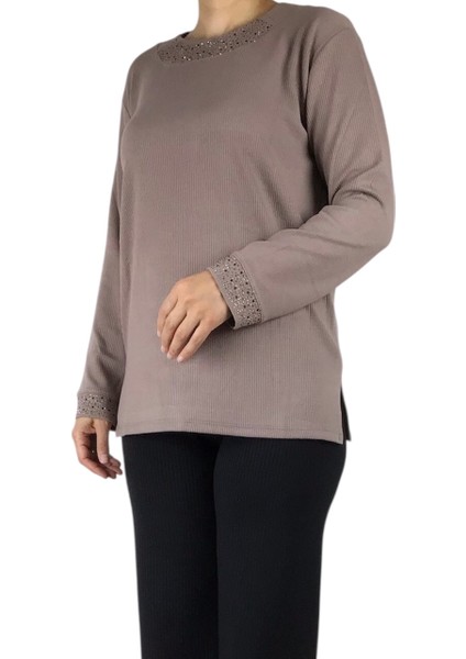 Kadın Yaka ve Kol Ağzı Taş Işlemeli Mevsimlik Bluz