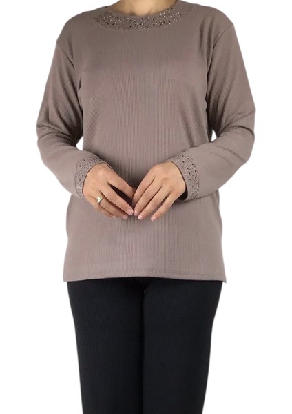 Kadın Yaka ve Kol Ağzı Taş Işlemeli Mevsimlik Bluz modelleri