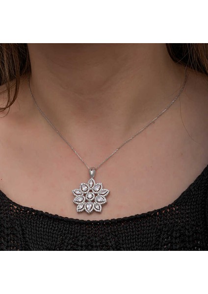 Gümüş Zirkon Taşlı Çiçek Kadın Kolye modelleri