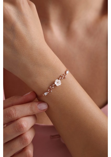 925 Ayar Gümüş Işıklı Kutuda Rose Kaplama Bahar Işıltılı Manolya Çiçeği Bileklik modelleri