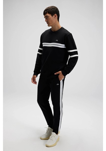 Pamuklu Regular Fit Bisiklet Yaka Şerit Detaylı Sweat Erkek Sweat EM618 indirimleri