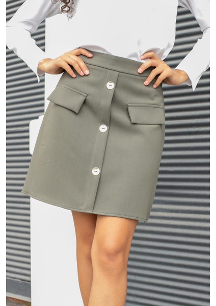 Kadın Diz Üstü Yüksek Bel Önü Düğmeli Cep Kapaklı Hafif Likralı Kumaş Çan Etek-Haki modelleri