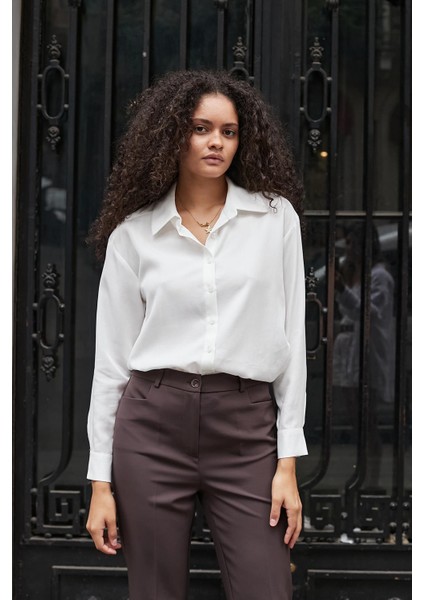 Kadın Pamuksu Modal Cupra Kumaş Yakalı Yanları Yırtmaçlı Uzun Kol Gömlek-Krem