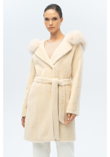 Kapüşonu Kürklü Inci Detaylı Peluş Kaban Bej 3097-TK