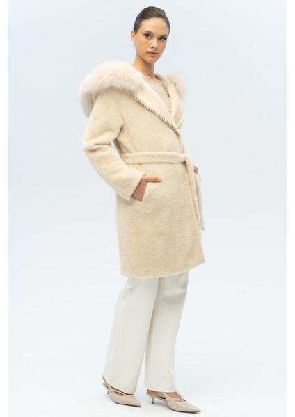 Kapüşonu Kürklü Inci Detaylı Peluş Kaban Bej 3097-TK indirimleri